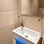 Luxurious Flat With Jacuzzi Sauna Lägenhet
