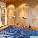 Luxurious Flat With Jacuzzi Sauna Daire Schönried