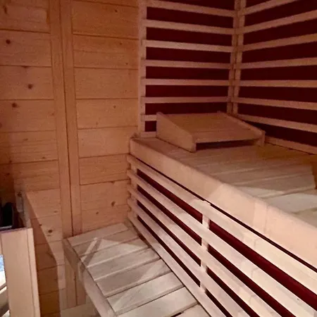 Апартаменты Luxurious Flat With Jacuzzi Sauna Шёнрид