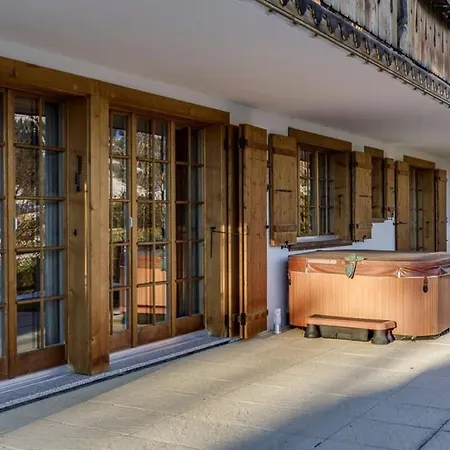 Apartmán Luxurious Flat With Jacuzzi Sauna *