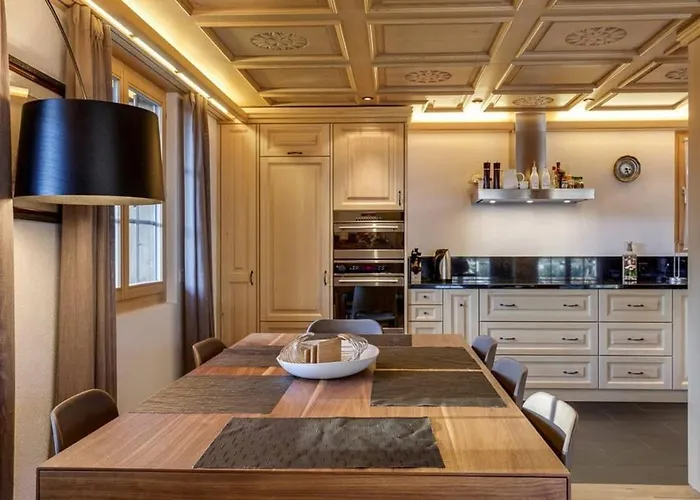 Luxurious Flat With Jacuzzi Sauna 아파트 *