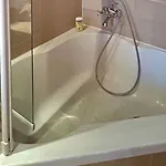 Luxurious Flat With Jacuzzi Sauna 쉬켄리드