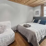 Luxurious Flat With Jacuzzi Sauna Διαμέρισμα *