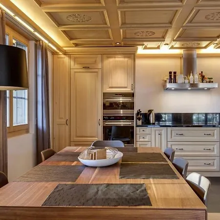 Luxurious Flat With Jacuzzi Sauna 아파트 *